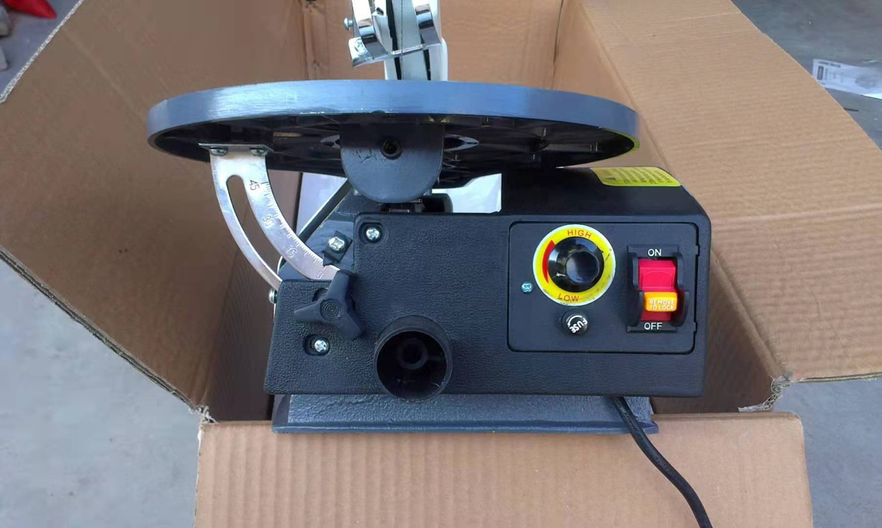 Wood Cutting Industrial Deskto - огляд і ціна Woodworking Machine